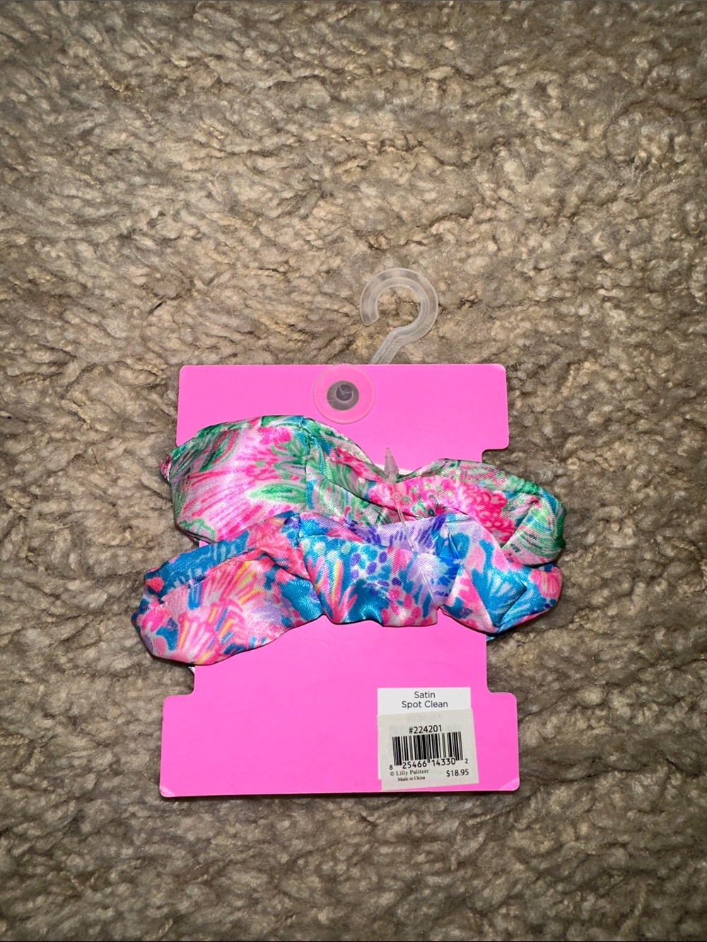 NWT Lilly Pulitzer Scrunchie Set - Picture 2 of 3